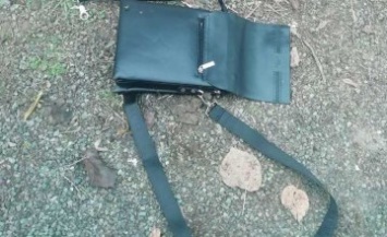 На Днерпопетровщине неизвестный вырвал из рук мужчины сумку с документами