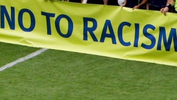 Команды УПЛ выйдут на матчи 15-го тура с антирасистскими вымпелами «Нет расизму»