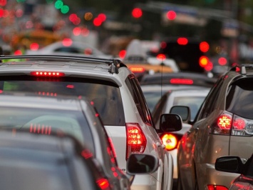 Куда не стоит ехать: где «пробки» и какова ситуация на дорогах Днепра