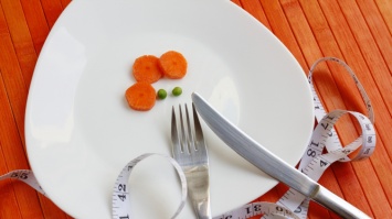 ТОП-3 самых опасных метода похудения: диетологи развеяли популярные мифы