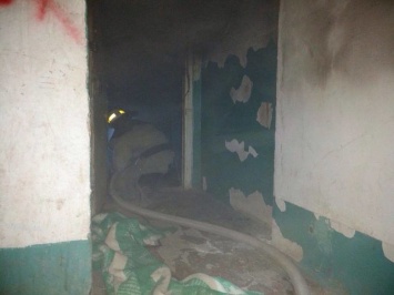 На Днепропетровщине пожарные спасли 4 человека из горящей квартиры, из которых двое - дети, - ФОТО