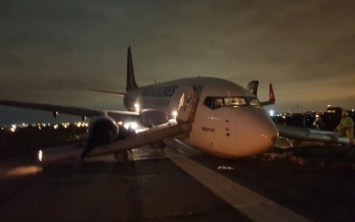 В Одессе самолет Turkish Airlines "потерял" шасси при посадке и аварийно приземлился (ФОТО, ВИДЕО)