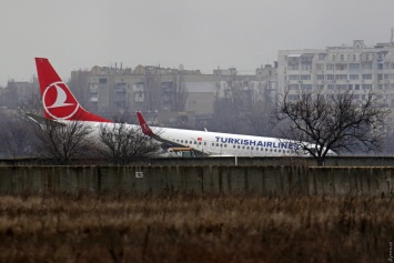 Инцидент в Одесском аэропорту: причиной поломки турецкого самолета стал штормовой ветер, рейсов не будет до вечера