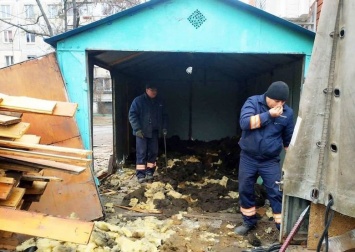 В Киеве на Березняках снесли самоустановленные гаражи, которые стали притоном, - ФОТО