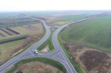 Во Львовской области на пересечении дорог построили развязку "турбо-карусель"