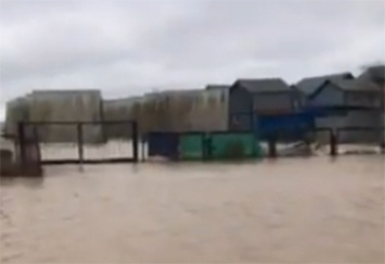 В Кирилловке эвакуируют людей из-за стихийного бедствия