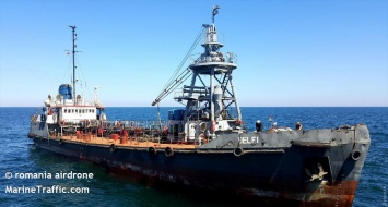 Владелец танкера «Делфи» угрожал лишить экипаж зарплаты, если он согласится на эвакуацию
