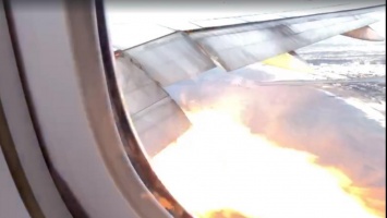 В США пассажир самолета заснял на видео пламя из двигателя (видео)