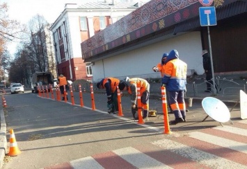 На Печерске в Киеве установили ряд делиниаторов