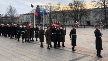 Без Лукашенко, но с Дудой: В Литве перезахоронили белорусского национального героя