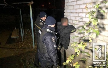 В Кривом Роге врачам "скорой", прибышей к ребенку, угрожал мужчина с пистолетом, - ФОТО