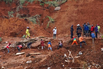 В Кении случились масштабные оползни: десятки погибших, среди них дети - подробности