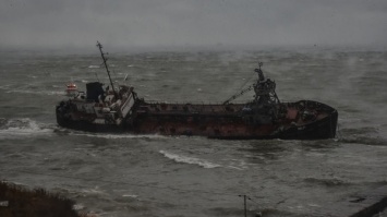 Черные бункеровщики: Как крушение танкера Delfi у Одессы связано с контрабандными схемами и Порошенко