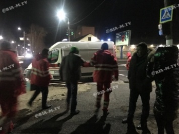 В Мелитополе пьяный пешеход бросился под автомобиль (фото)