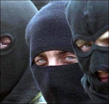 В Акимовке четверо разбойников ворвались в частный дом