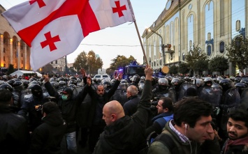 "Грузинская мечта" не пойдет на уступки оппозиции. В Тбилиси протестуют