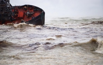Авария танкера: в Одессе резко снизился уровень загрязнения в море