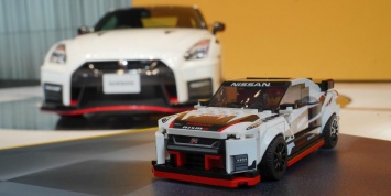 Lego создал модель суперкара Nissan GT-R из 300 деталей