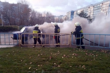 В Днепре на дороге загорелась легковушка, - ФОТО, ВИДЕО