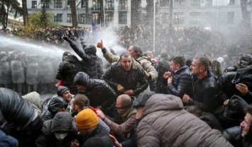 Второй силовой разгон в Тбилиси: власть снова применила водомет