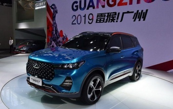 Chery показал новый Tiggo 7 с тремя дисплеями