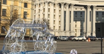 В Киеве открыли арт-объект в поддержку больных раком легких (ФОТО)