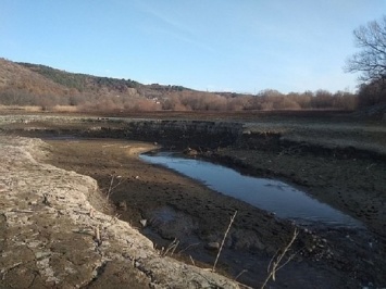 В Крыму из-за высохшего водохранилища может произойти катастрофа: фото