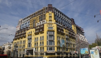 Суд рассмотрит снос незаконных этажей "дома-монстра" на Подоле