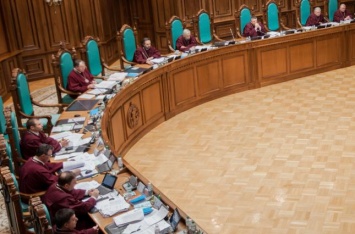 КСУ запросил у Венеционской комиссии заключение о законопроекте об ответственности за кнопкодавство