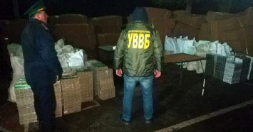Белорус пытался ввезти в Украину более 40 тыс пачек сигарет