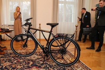 Велосипед, который подарили Зеленскому, стоит €2,5 тысячи