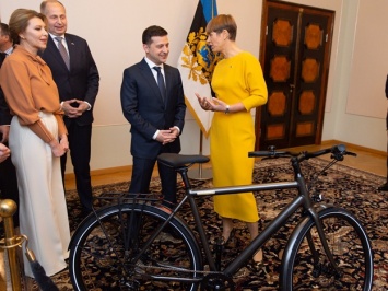 Лучший мой подарочек: что за велосипед презентовали Владимиру Зеленскому в Эстонии