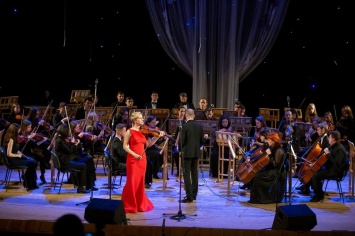 Американская скрипачка едет в Харьков со скрипкой Страдивари с благотворительной целью