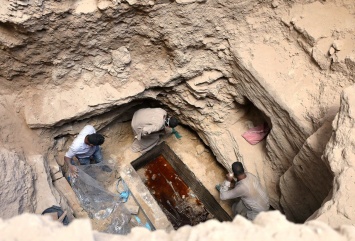 Огромный черный саркофаг поставил египетских археологов в тупик