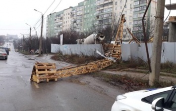 В Черновцах упал строительный кран