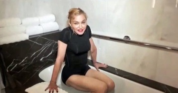 У Мадонны "невыносимые боли", она отменила свои концерты