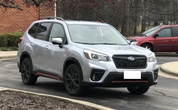 Вроде футуристично, а вроде скучновато: Что из себя представляет новый Subaru Forester?