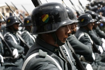 Власти Боливии отменили указ о безнаказанности военных