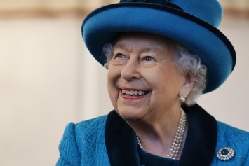 Королева Великобритании Елизавета II отрекается от престола, кто займет ее место