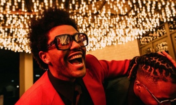 The Weeknd выпустил вторую за неделю новую песню Blinding Lights