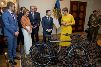 У Зеленского решили, что сделают с подаренным ему велосипедом