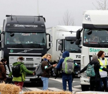 Протестующие заблокировали склад Amazon во Франции из-за «Черной пятницы»