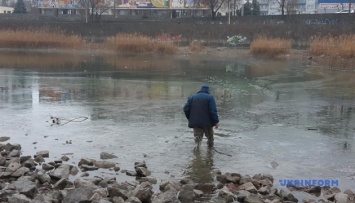 В Энергодаре мужчина спас девочку, которая провалилась под лед