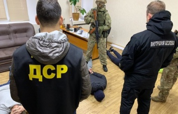 В Запорожье полиция с БТРами задерживала членов опасной ОПГ: фото и видео