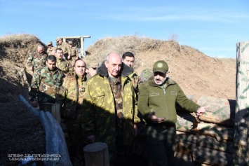 Премьер-министр Армении Пашинян посетил конфликтный Нагорный Карабах. Фото