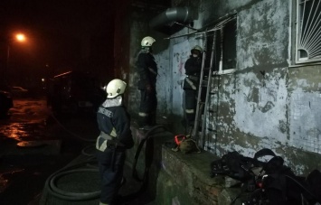 В Запорожье ночью загорелся магазин