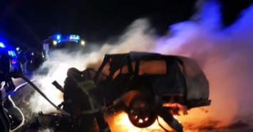 Под Черновцами машина протаранила автобус, три человека погибли - ФОТО
