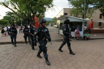 В Мексике в перестрелке полиции с наркокартелем погибли 14 человек