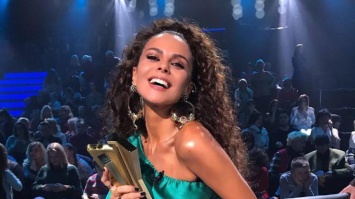 Настя Каменских пришла на церемонию M1 Music Awards-2019 без белья