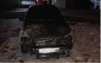 В Запорожской области загорелся автомобиль с газовой установкой
